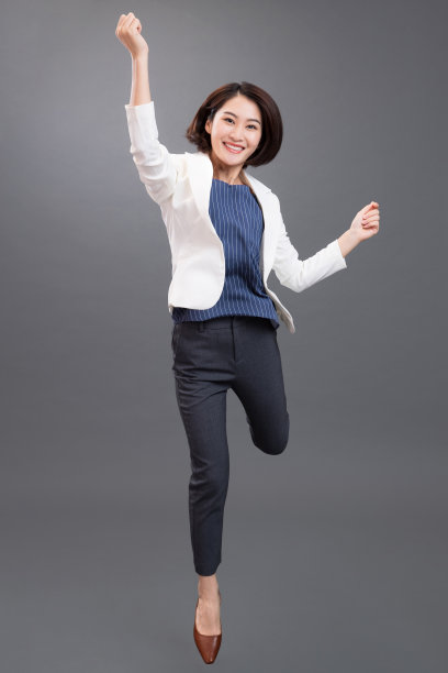 兴奋的青年女人图片下载