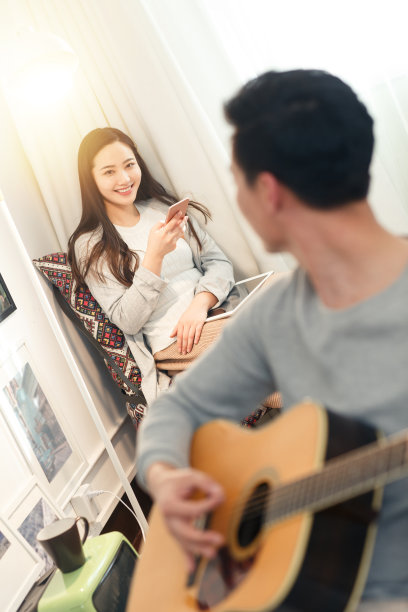 快乐情侣图片下载