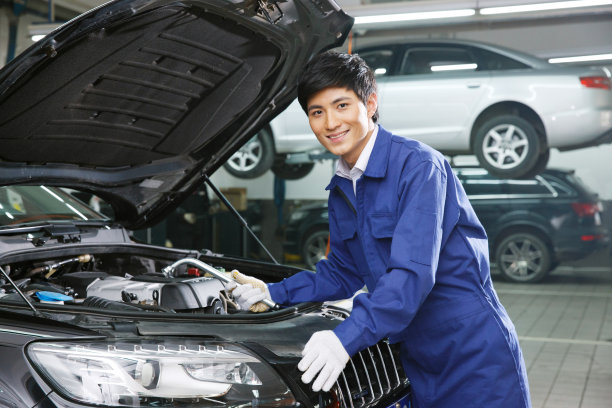 汽车修理人员图片下载