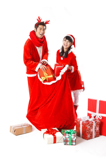 青年情侣圣诞节装礼物图片下载