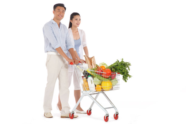 青年夫妇推着购物车图片下载
