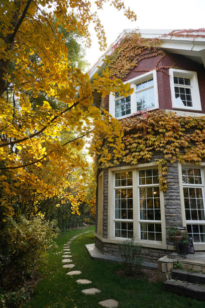 秋天的私家别墅图片下载