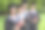 户外穿着学士服的大学生们图片下载
