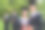 户外穿着学士服的大学生们图片下载