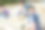 快乐的大学生坐在台阶上学习图片下载
