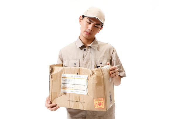 年轻的快递员在工作图片下载