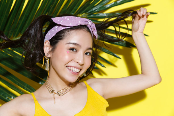 快乐的年轻女人图片下载