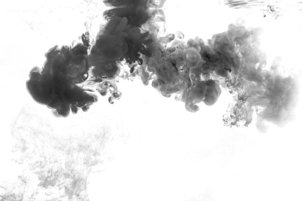 黑墨水溶解在水中图片下载