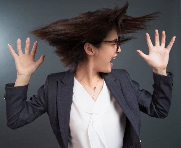 抓狂的青年女人图片下载
