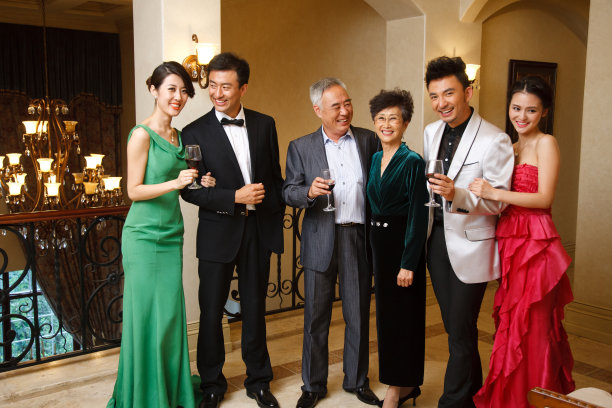 东方人家庭聚会图片下载