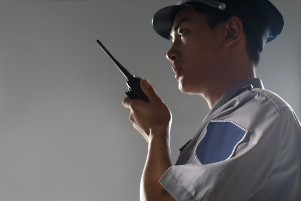 青年男保安图片下载