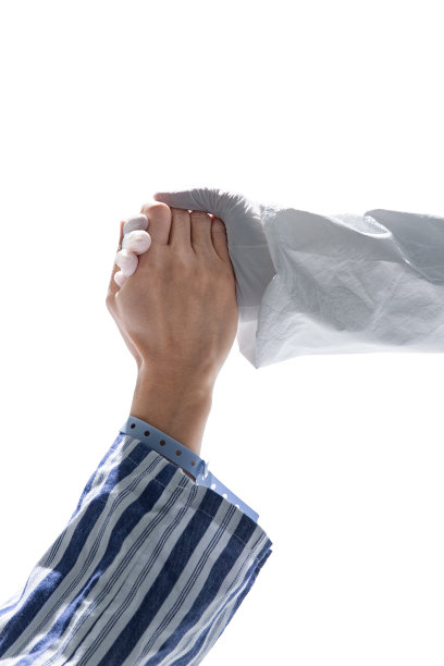 医生向患者伸出援助之手图片下载