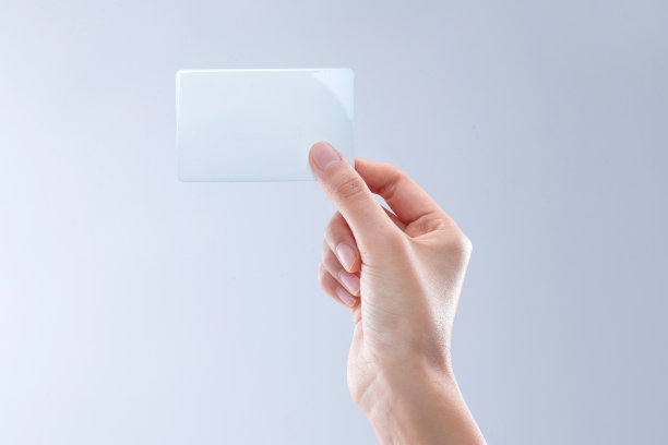 手拿卡片图片下载