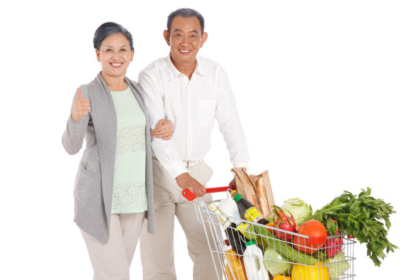 老年夫妇推着购物车图片下载