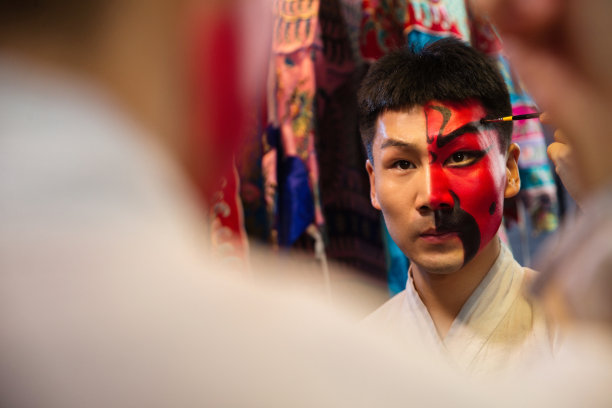 男京剧演员后台化妆图片下载