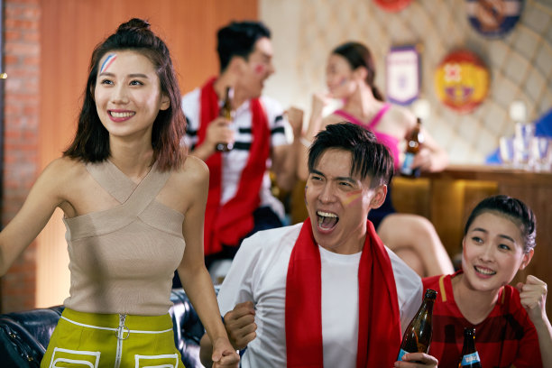 球迷们看球赛图片下载