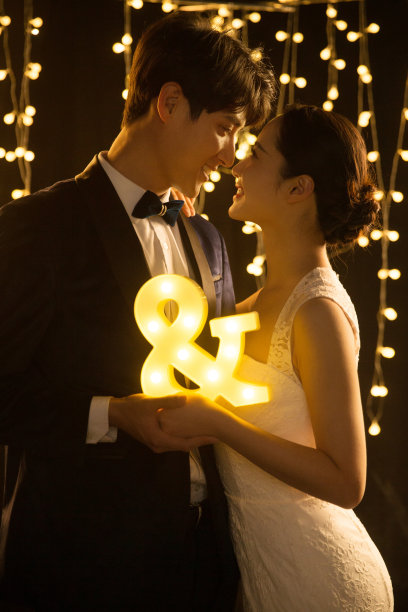 浪漫的新郎和新娘图片下载