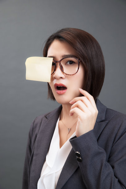 苦恼的青年女人图片下载