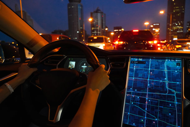 汽车驾驶时屏幕上显示的实时路况图片下载