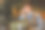 商务男士边用电脑边打电话图片下载
