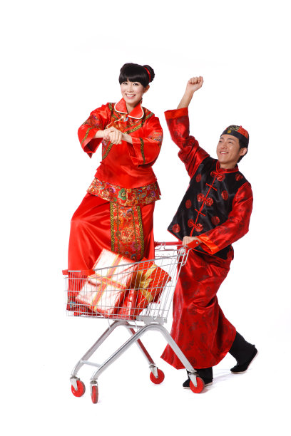 青年男女新年购物图片下载