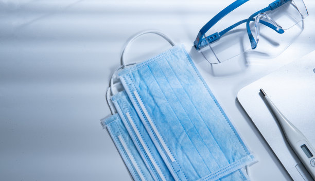 一次性外科口罩和其他医用品图片下载