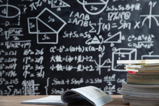 写满数学题的黑板图片下载