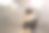 小男孩坐着玩游戏机图片下载