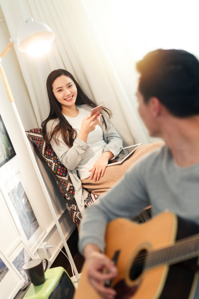 快乐情侣图片下载