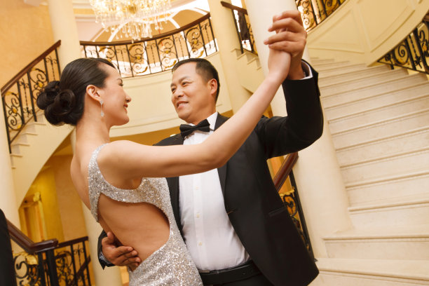 东方人跳舞图片下载