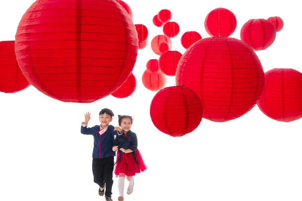 红灯笼下玩耍的男孩女孩图片下载