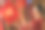 年轻女人过年贴窗花图片下载