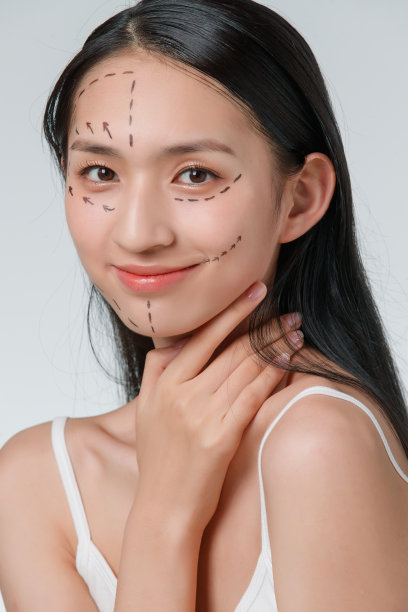 青年女人做整形手术图片下载