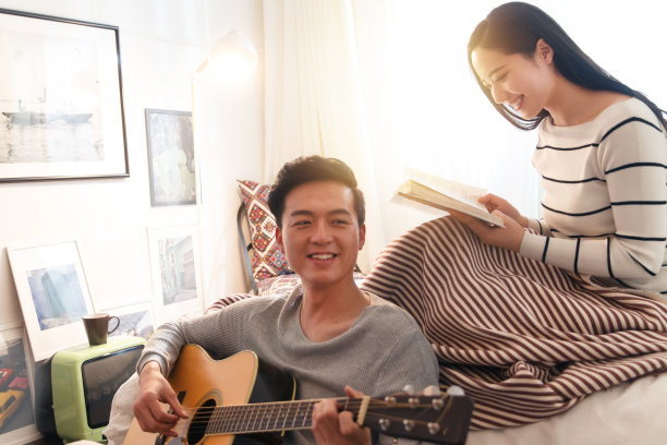 快乐情侣素材图片