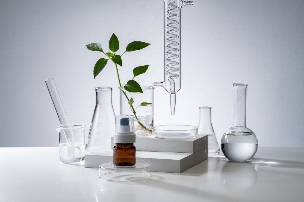 实验室里的玻璃器皿图片下载