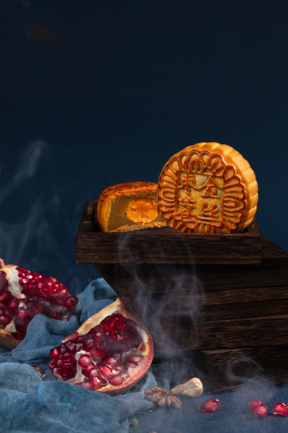 中秋节赏月吃月饼图片下载