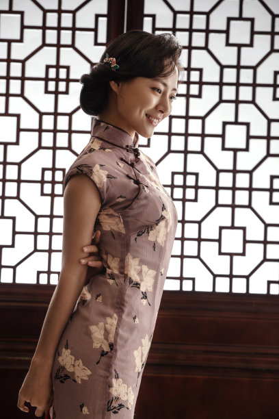 穿旗袍的东方女人图片下载