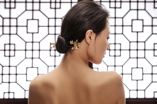 梳着中式发髻优美的东方女人图片下载