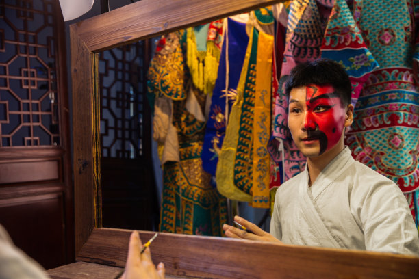 男京剧演员后台化妆图片下载