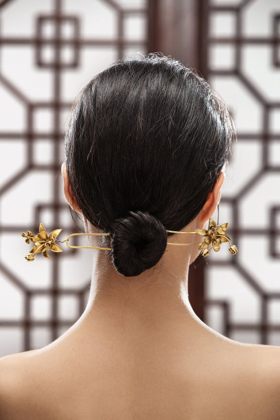 梳着中式发髻的东方女人图片下载