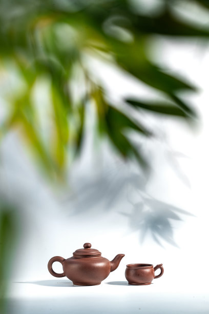 竹叶下的茶壶图片下载
