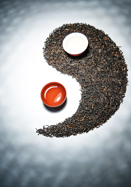 茶叶和茶杯组成的太极图案图片下载