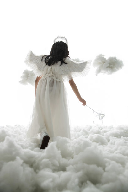 拿着魔法棒的小天使背影图片下载