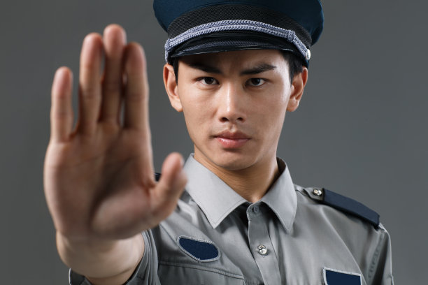 青年男保安图片下载