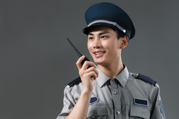 青年男保安图片下载