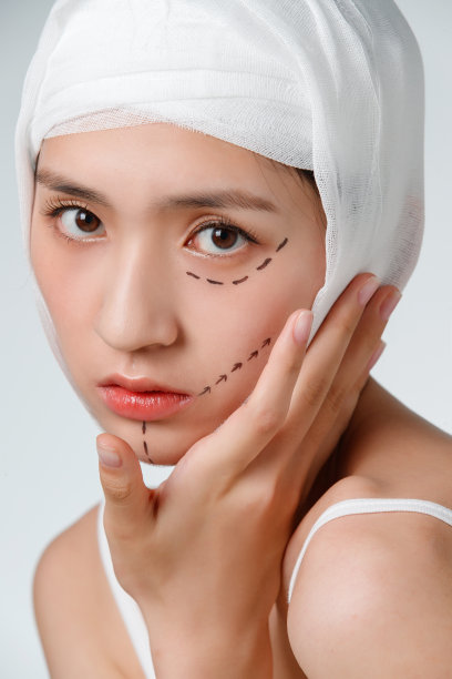 青年女人做整形手术图片下载