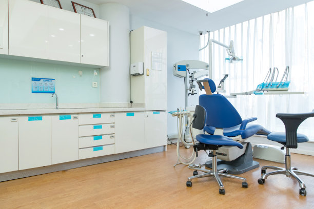 牙科诊疗室里的医疗设备图片下载
