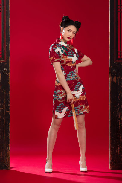 穿旗袍的青年女人图片下载