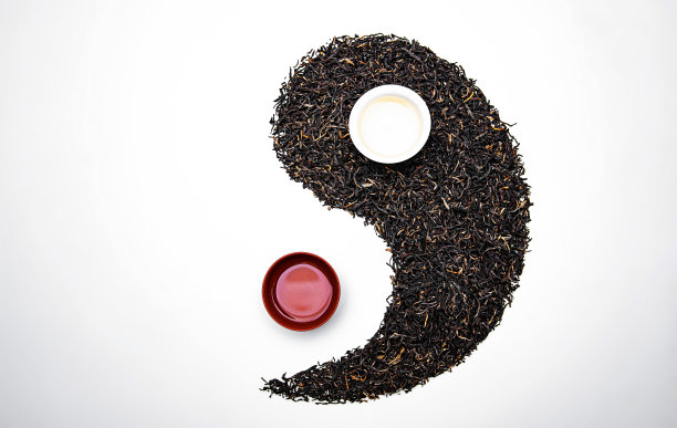 茶叶和茶杯组成的太极图案图片下载