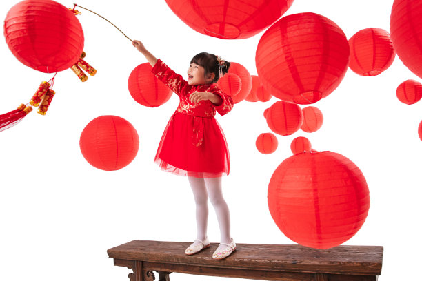 新年放鞭炮的快乐小女孩图片下载